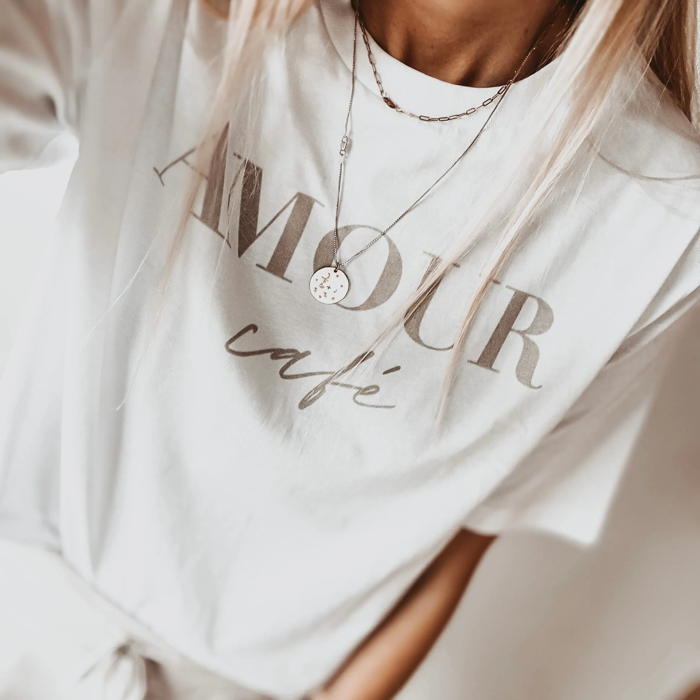 AMOUR Cafe white / sand tee *boyfriend fit* *NEW*