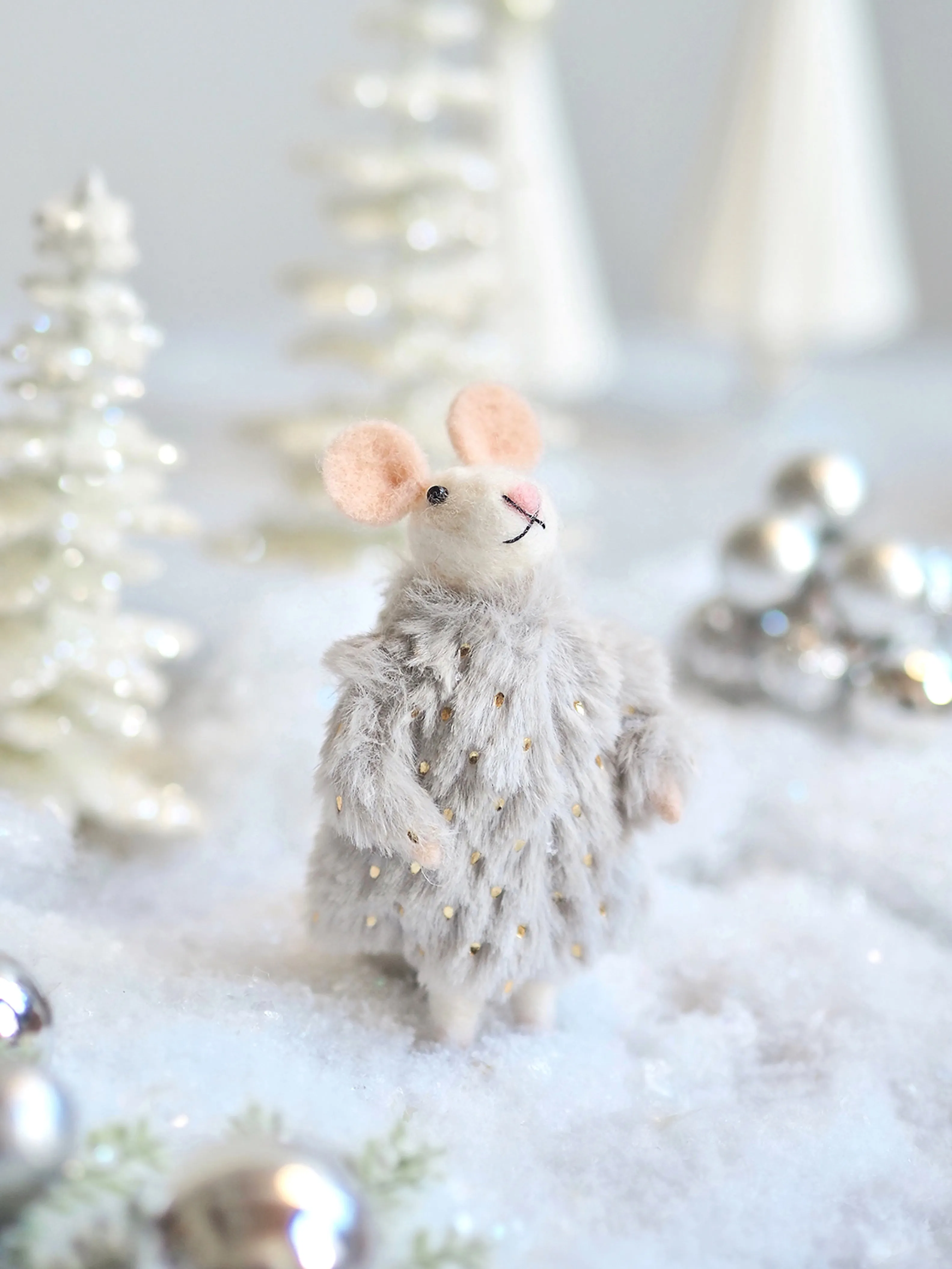 Fancy Coat Mouse Ornament