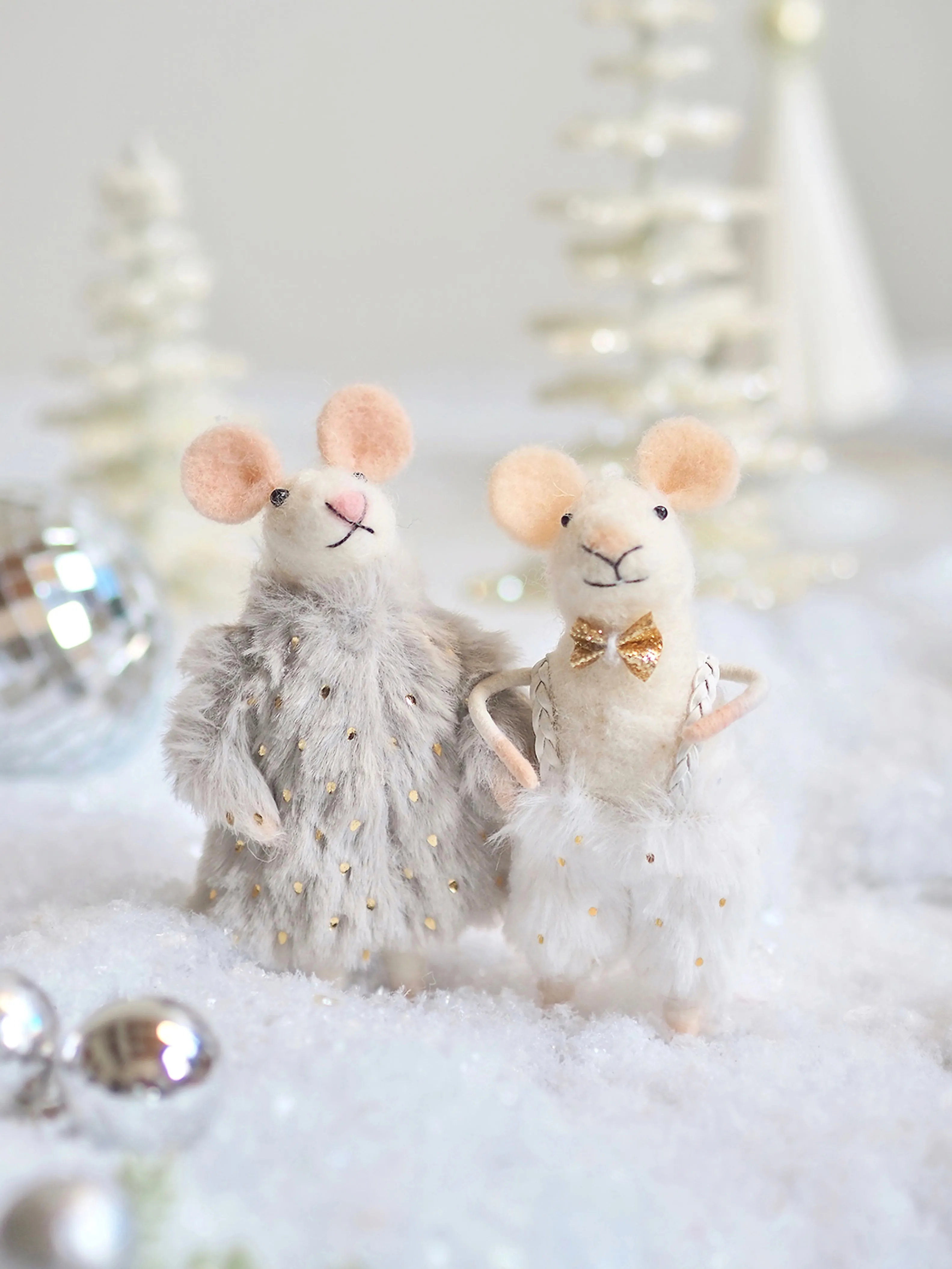 Fancy Coat Mouse Ornament