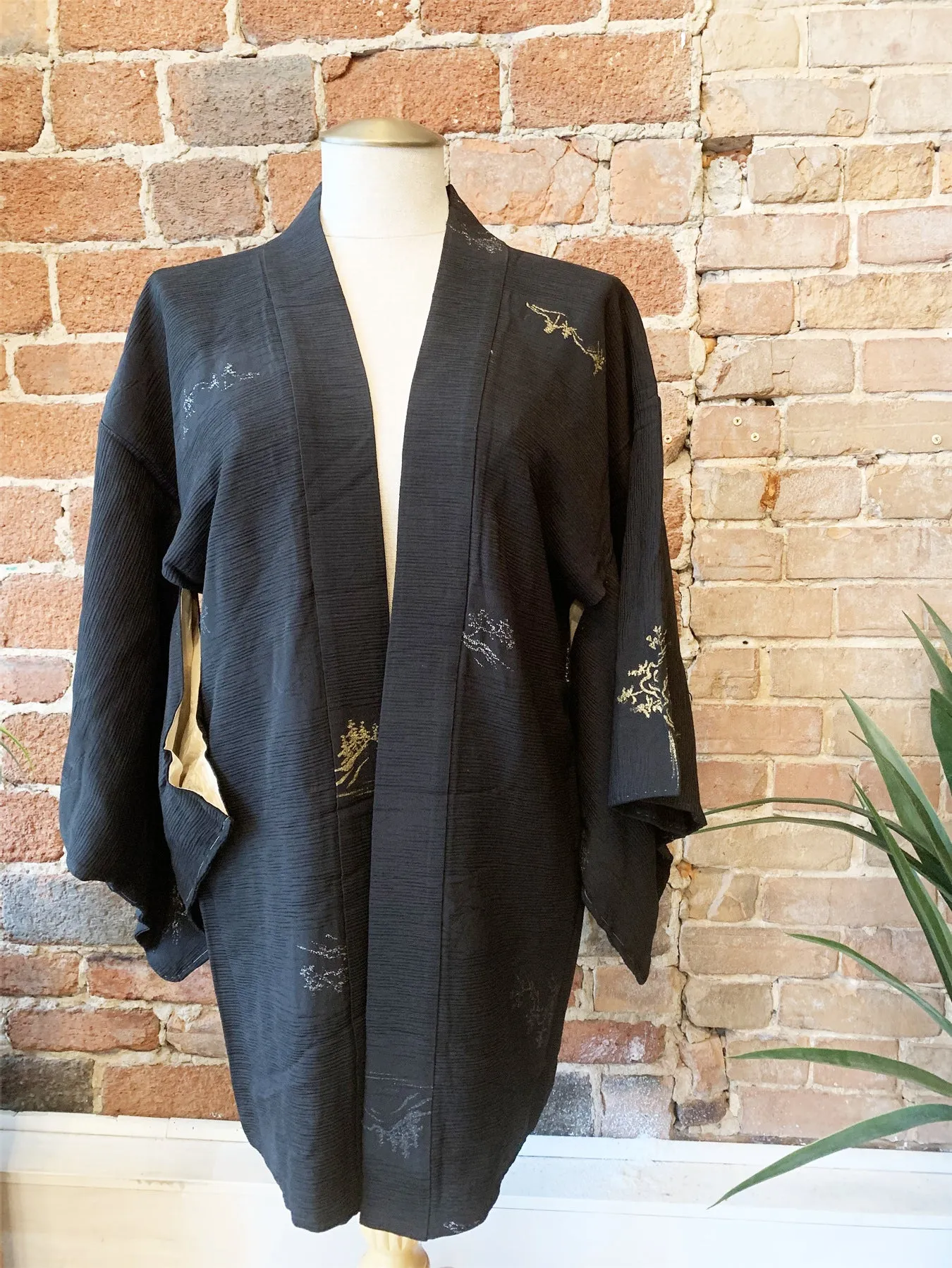 New Arrival ! Vintage Haori/Kimono Black Floral 1960s