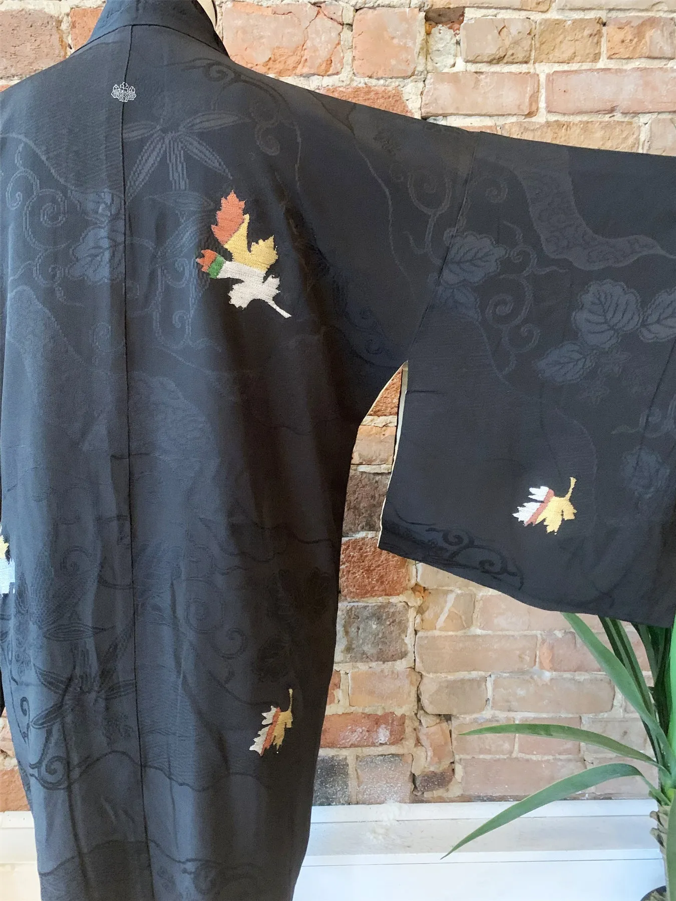 New Arrival ! Vintage Haori/Kimono Black Leaves 1970s