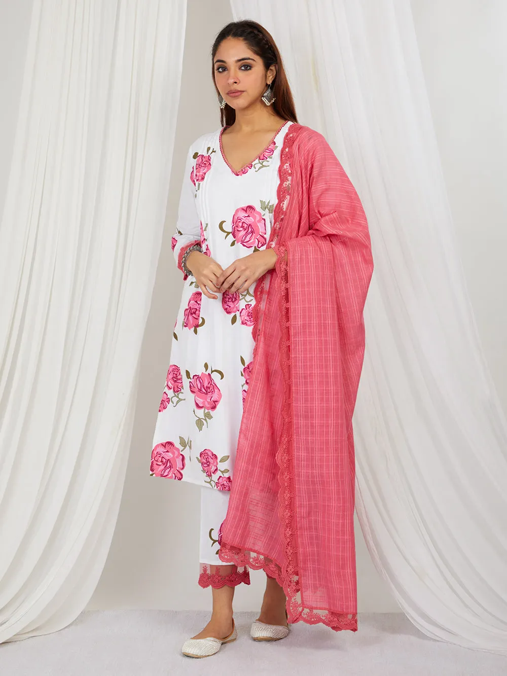 Old rose pink handprinted Kurta set with lace detailing and kota doria dupatta. Set of 3