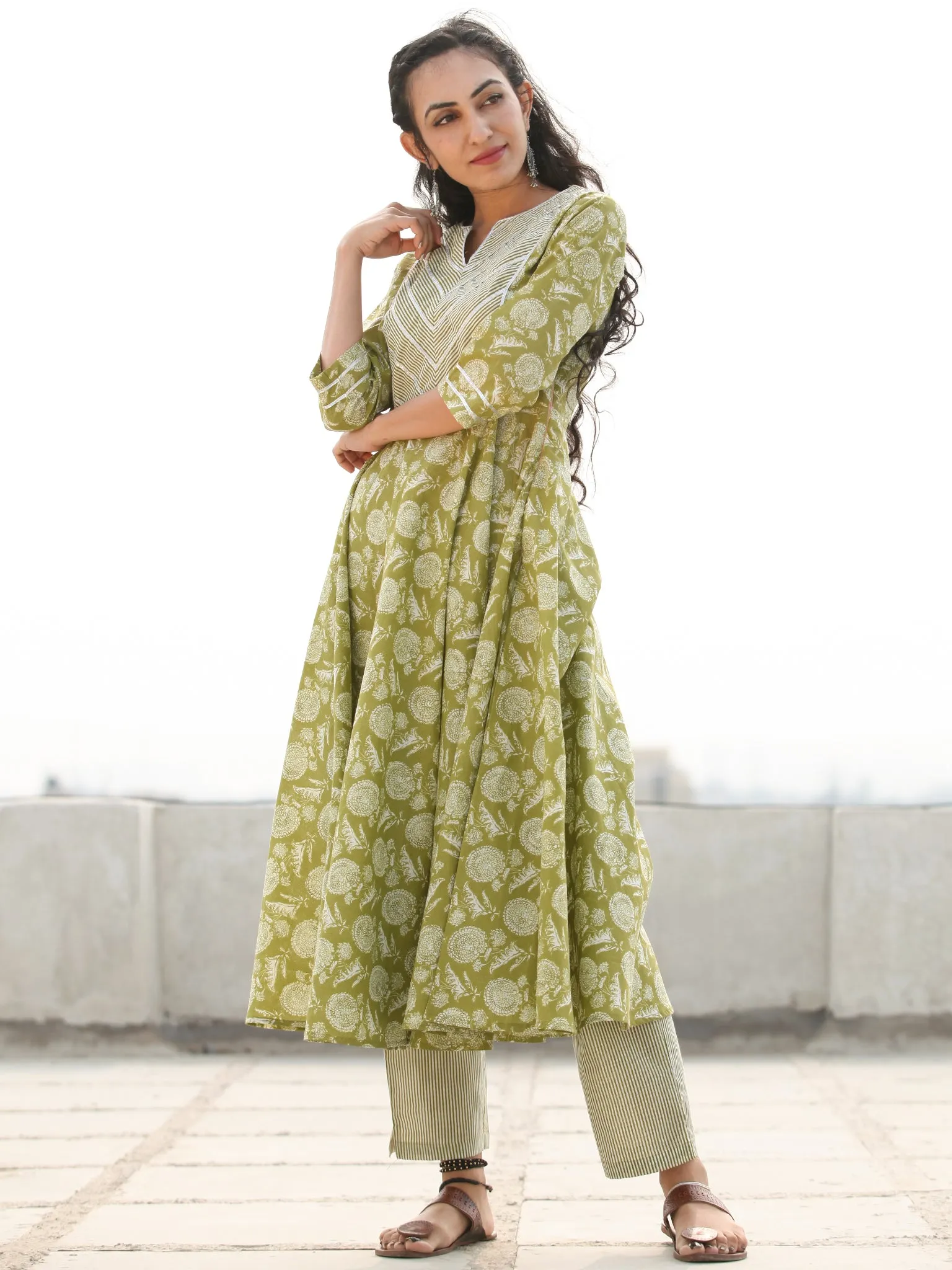 Raas Abeer - Set of Flared Kurta & Pants With Gotta Work - KS82C2395