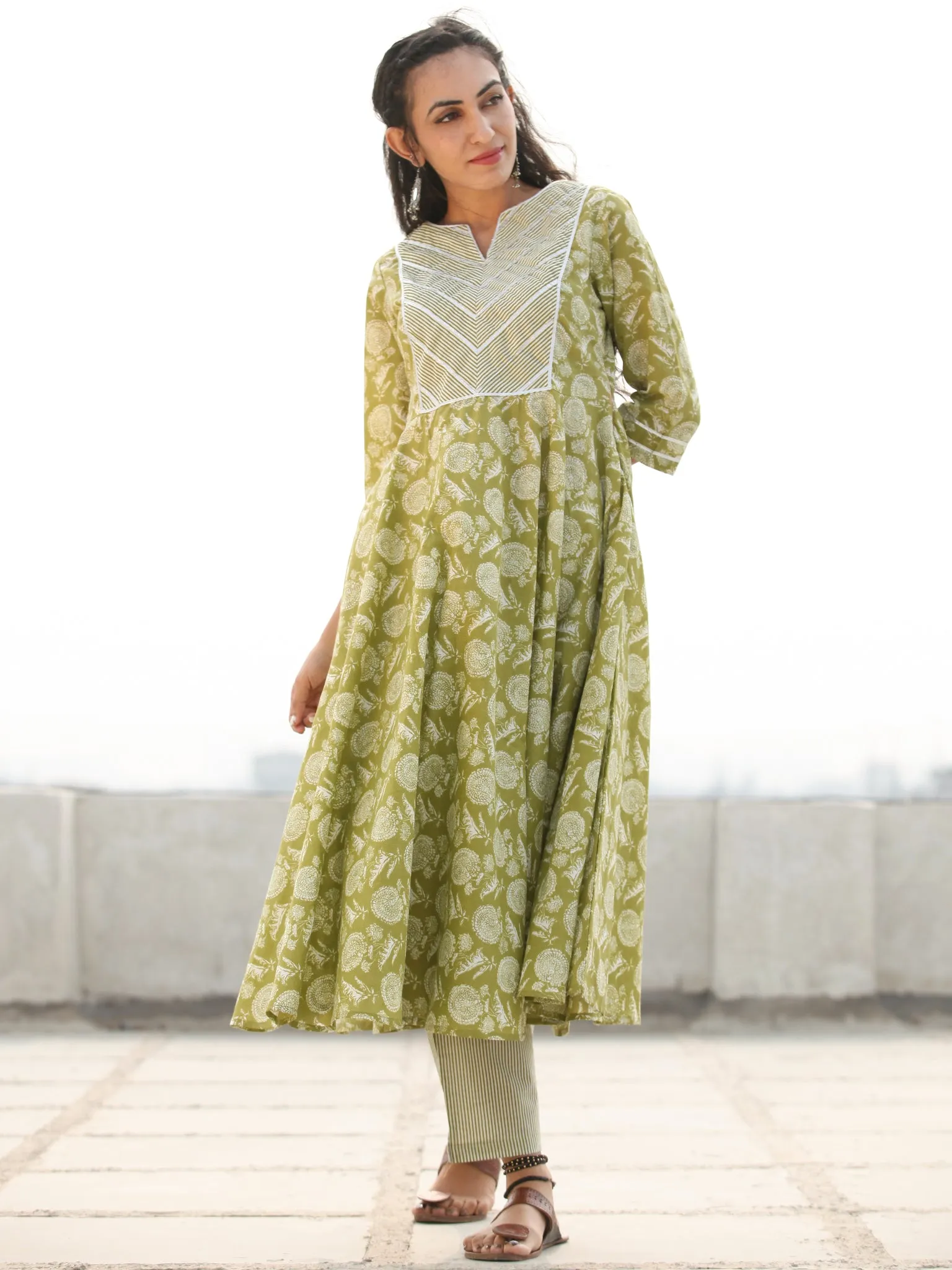 Raas Abeer - Set of Flared Kurta & Pants With Gotta Work - KS82C2395